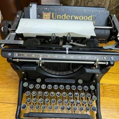 UNderwood typewriter