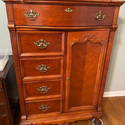 Dresser
