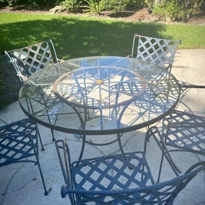 Outdoor iron table and five chairs