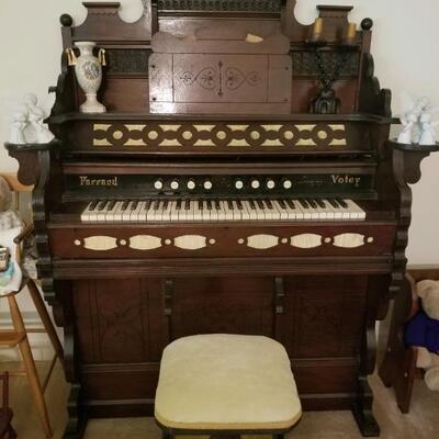 Antique pump organ & stool