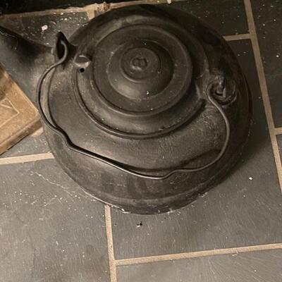 Cast iron #8 kettle