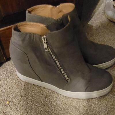 Womens Size 10 Sneaker Boots