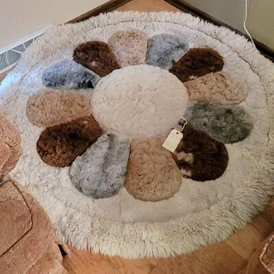 Round living room rug