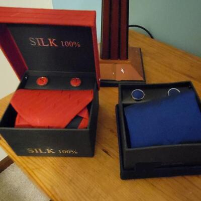 Silk tie and cuff link sets