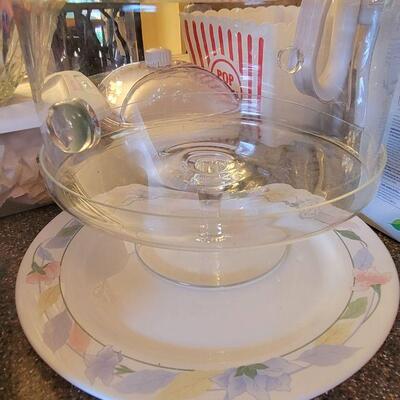 Glass cake stand with lid