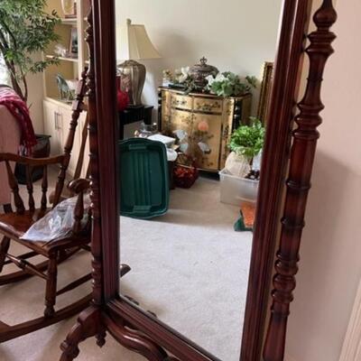 Stand alone Mirror