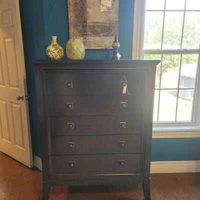Ashley Chest of drawers