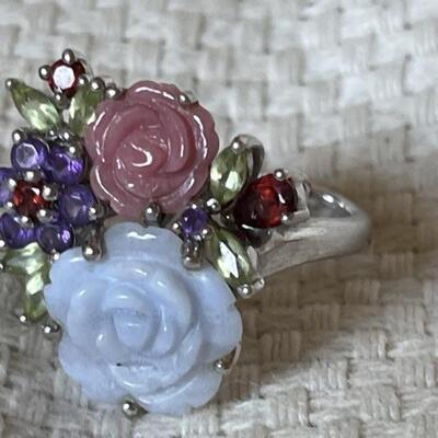 Sterling Silver Ring w/ Amethyst, Peridot,
Garnets, and Carved Stone Roses Size 8