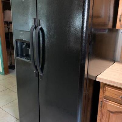 Frigidaire  Side by Side Refrigerator 