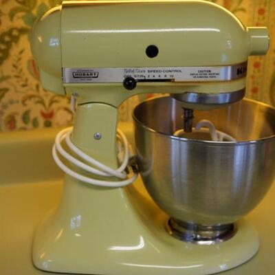 Vintage kitchen aid. Check out this color !! Works great 