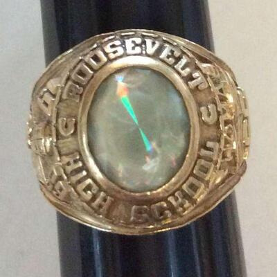 KCT136 10K Gold Roosevelt High School Class Ring 