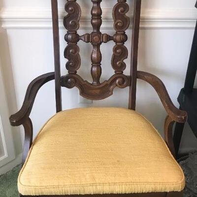 set of 6 chairs $100
