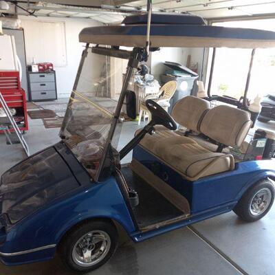 2005 golf club golf cart newer b $2500 obo  available for presale
