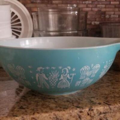 large vintage pyrex bowl