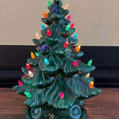 1977 signed Atlantic Mold ceramic Christmas tree in perfect condition $100