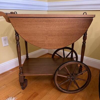 Vintage wagon wheel teacart/table with removable glass butler tray $160