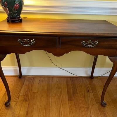 Queen Ann foyer mahogany table $195