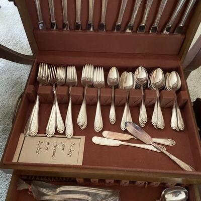 Vintage Wm Rogers 12 Piece Place Setting With Extra's Chest