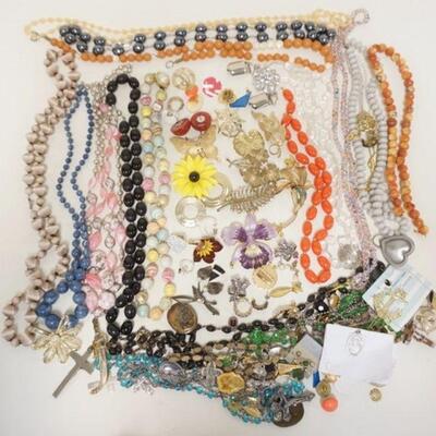 1289	LARGE LOT OF COSTUME JEWELRY   
