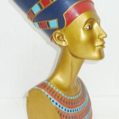 Large Nefertiti