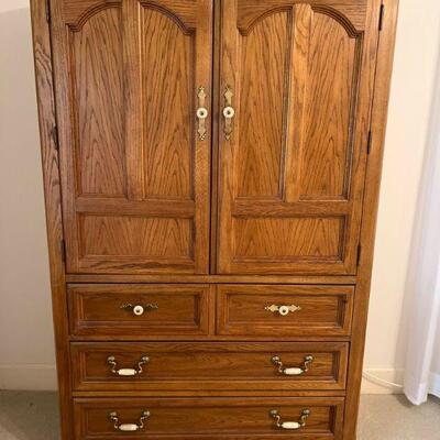 Thomasville Armoire
https://ctbids.com/estate-sale/16944/item/1655939