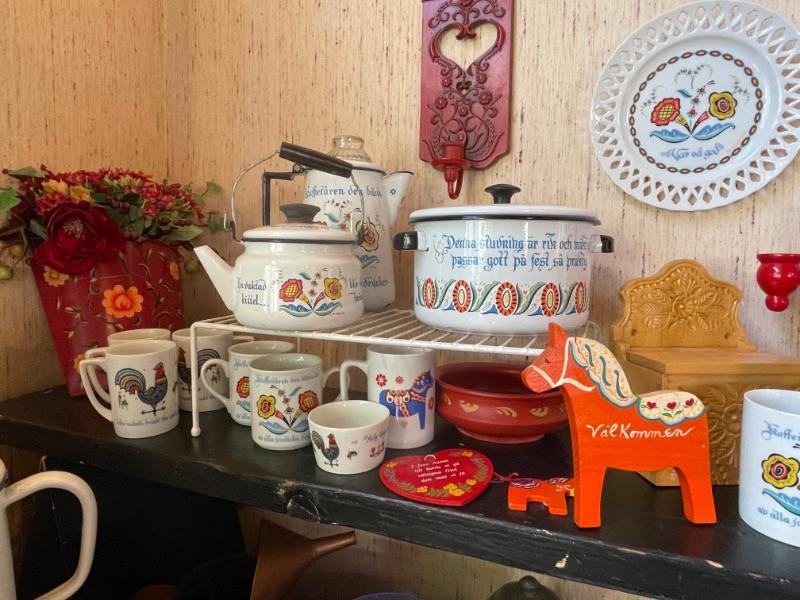 BEEHIVE ESTATES SALES PRESENTS A VINTAGE WALNUT CREEK SALE