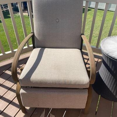 RECLINING OUTDOOR PATIO CHAIR! 