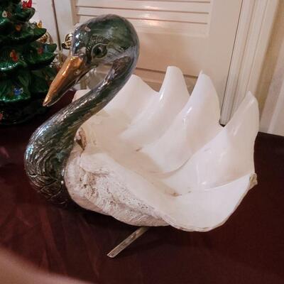 Very large 24 in clam shell with a bronze goosehead
