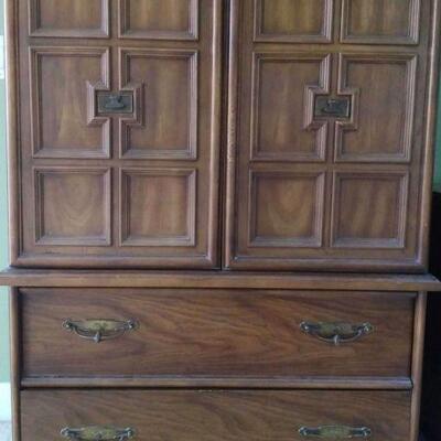 Drawer Armoire
https://ctbids.com/estate-sale/17005/item/1667370