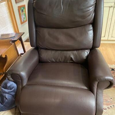 Leather lift chair 