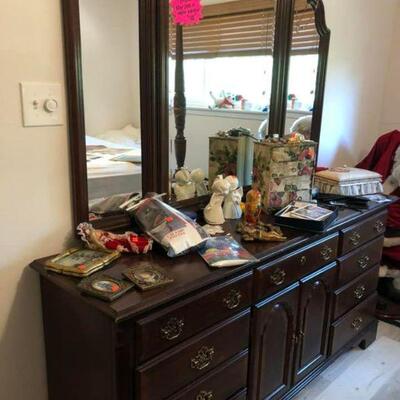 This is part of a 4 piece bedroom set. 