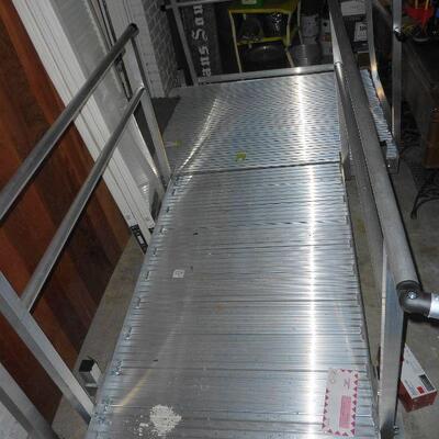 Aluminum wheel chair ramp