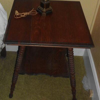 1 or 2 oak lamp tables