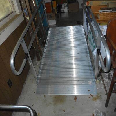 Aluminum wheel chair ramp 