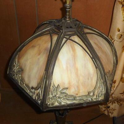 Slag glass lamp with 1 broken panel