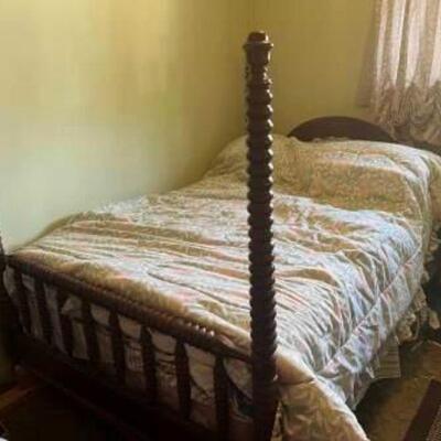 Antique spindle bed