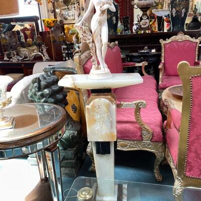Onyx Pedestal