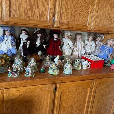 porcelain dolls & musicboxes