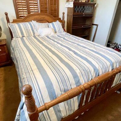 Queen size wood bed frame mattress set, & bedding