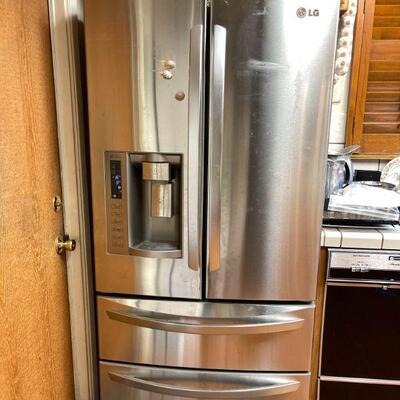 LG French Door Refrigerator/2 Freezer drawers