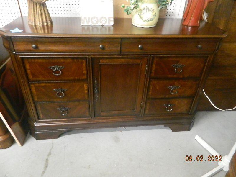 Nobil's New Lenox Estate Sale!