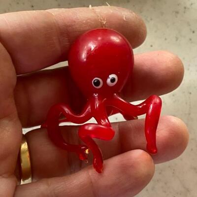 red glass octopus