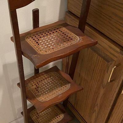 This little stand folds up.