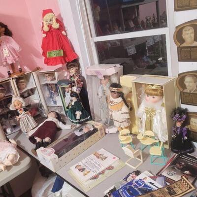 Lots of collectible dolls and such