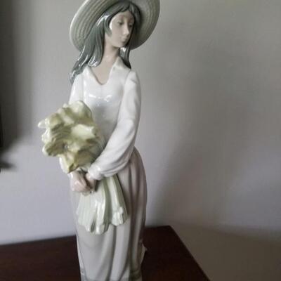 Nao, by Lladro - Woman with Basket