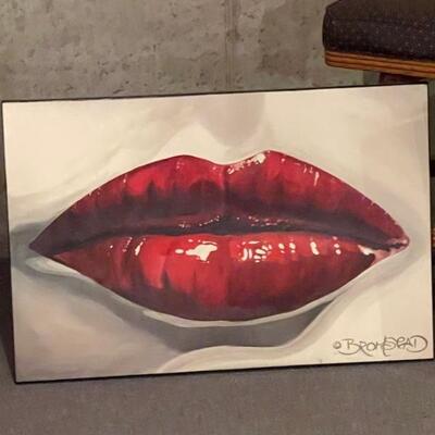 “Luscious Lips”, Bronstad