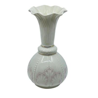 Lot 068
Belleek Porcelain Rossmore Vase