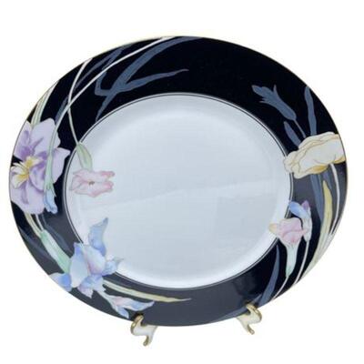 Lot 076
Mikasa 'Charisma Black' Fine China Dinner Plates