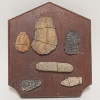 1013	COLLECTION OF 6 NATIVE AMERICAN ARTIFACTS ON WOOD PLAQUE 7 IN X 8 1/4 IN 

