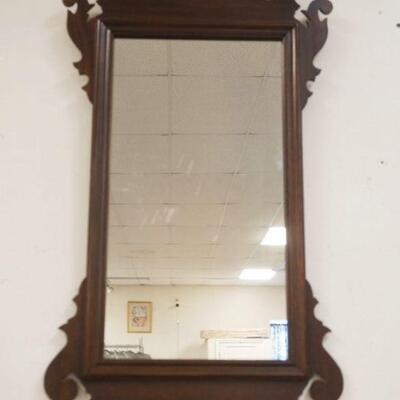 1122	CHIPPENDALE STYLE MAHOGANY HANGING MIRROR, APPROXIMATELY 19 IN X 34 IN

